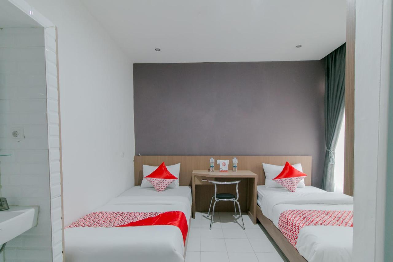 Oyo 2228 Arwinda Costel Syariah Hotel 2*